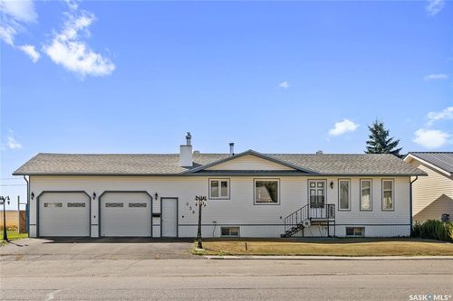 338 2nd Ave W, Montmartre, SK, S0G3M0 | Card Image
