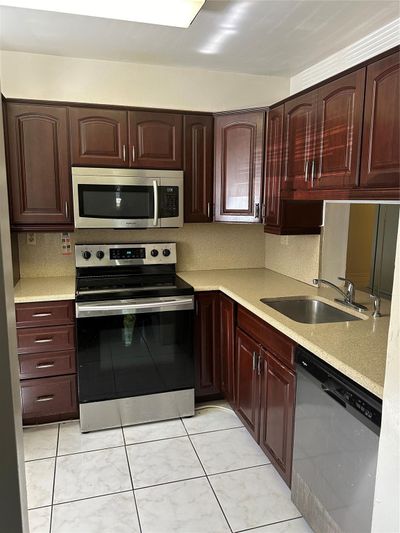 104 - 3077 N Oakland Forest Club, Condo with 2 bedrooms, 1 bathrooms and null parking in Oakland Park FL | Image 3