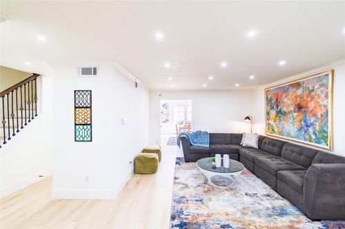 96-5805 Valley Forge Dr, Houston, TX, 77057-2245 | Card Image