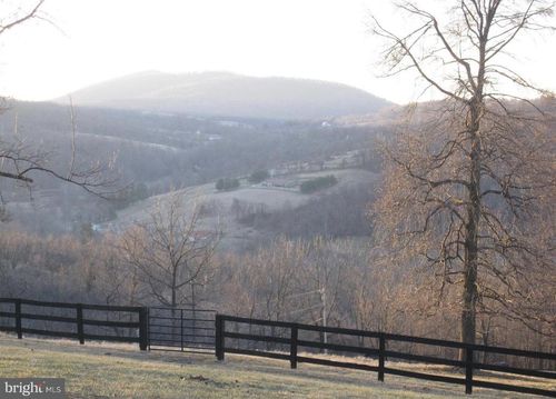 847 Jonathan Rd, LINDEN, VA, 22642-6041 | Card Image