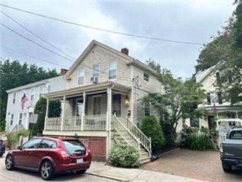 15 Chestnut St, Newport, RI, 02840-1955 | Card Image