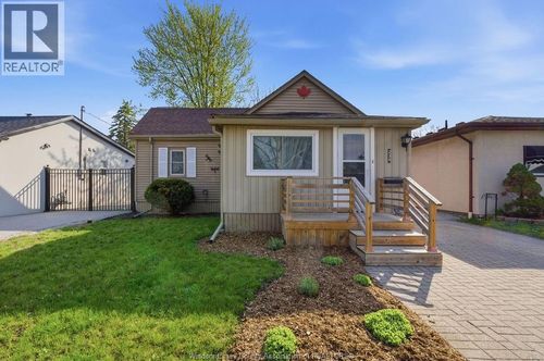 236 Frank Ave, Windsor, ON, N8S3N8 | Card Image