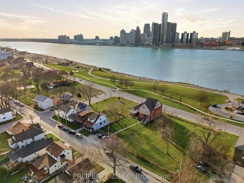 819-829 Riverside Dr E, Windsor, ON, N9A2T4 | Card Image