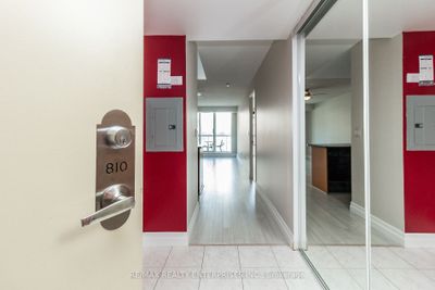 810 - 330 Adelaide St E, Condo with 2 bedrooms, 2 bathrooms and 1 parking in Toronto ON | Image 2