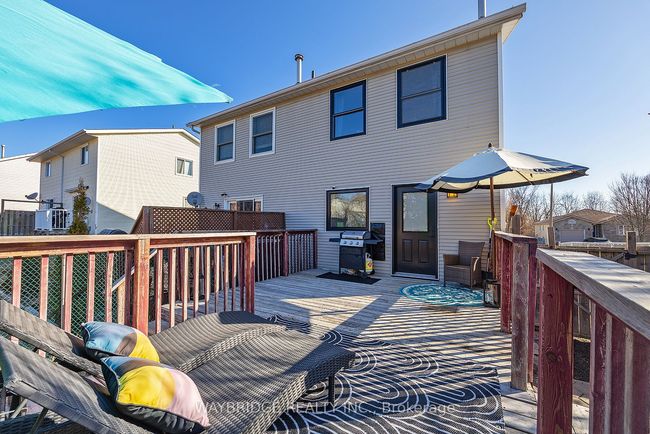 24 Mckeown Cres, House attached with 3 bedrooms, 2 bathrooms and 4 parking in Amherstview ON | Image 7