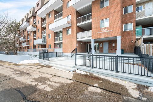 325-3025 The Credit Woodlands, Mississauga, ON, L5C2V3 | Card Image