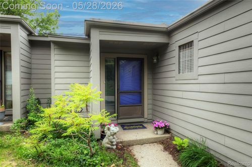 671 Watersedge Dr, Ann Arbor, MI, 48105-2514 | Card Image