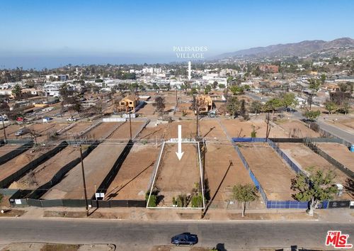 1043 Galloway St, Pacific Palisades, CA, 90272-3852 | Card Image