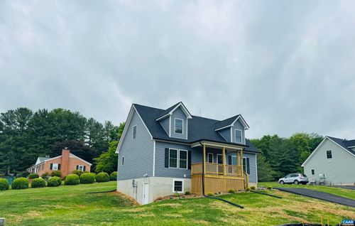 200 Robinhood Rd, Staunton, VA, 24401-1867 | Card Image
