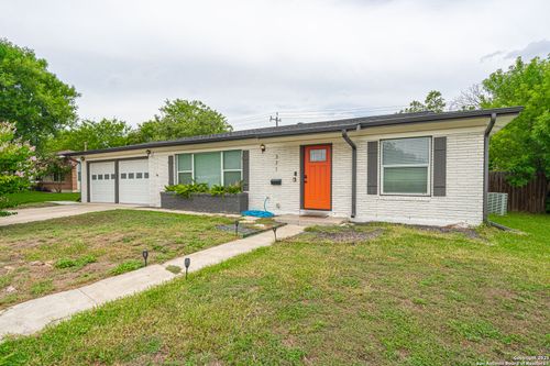 371 Sprucewood Ln, San Antonio, TX, 78216-6415 | Card Image