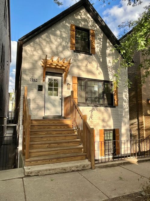 1f-1943 Winchester Ave, Chicago, IL, 60622-1055 | Card Image