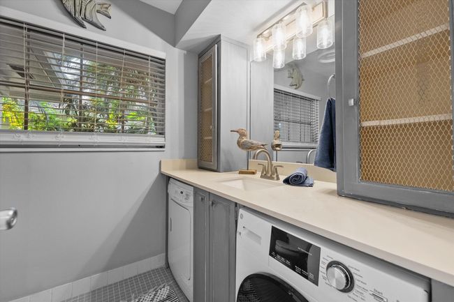 102 Villa Cir, Condo with 2 bedrooms, 2 bathrooms and null parking in Atlantis FL | Image 26