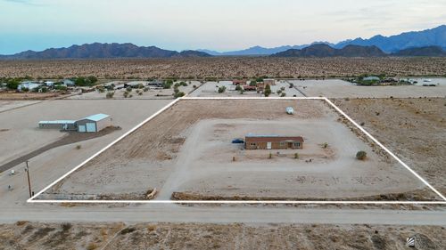 27517 E County 13 3/4 St, Wellton, AZ, 85356-6724 | Card Image