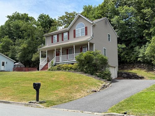 8 Walnut Lane, Middletown, NY, 10940 | Card Image