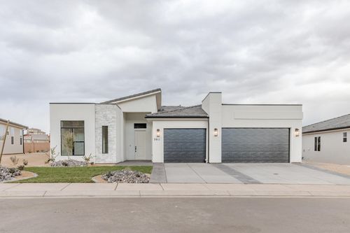 3911 E Cerro Way, St George, UT, 84790-2353 | Card Image