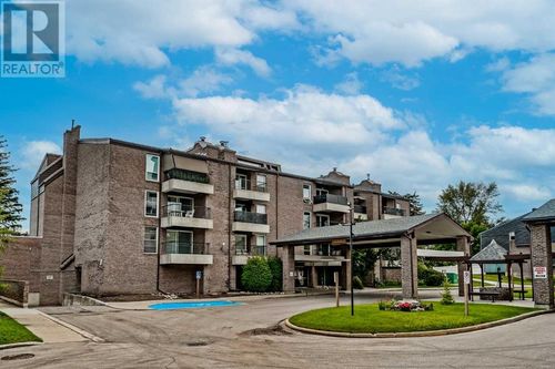 202 Brae Glen Close Sw, Calgary, AB, T2W2B1 | Card Image