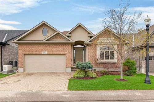 225 Kettle Lake Drive, New Hamburg, ON, N3A0C3 | Card Image