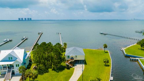 1002 Magnolia Ln, Gulf Breeze, FL, 32563-5326 | Card Image