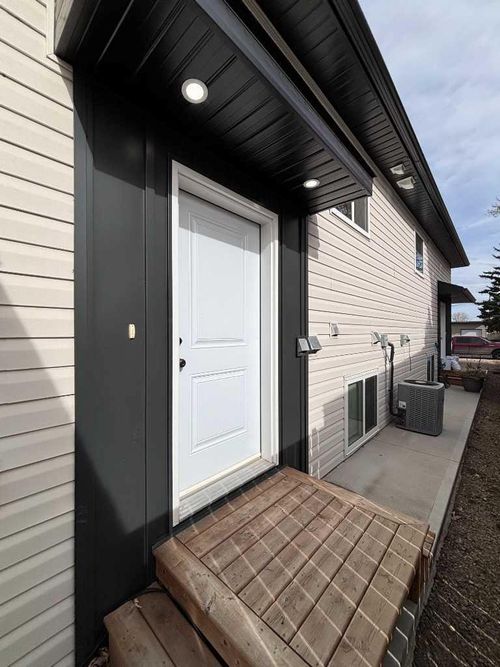 e-6014 54 St, Taber, AB, T1G1K3 | Card Image