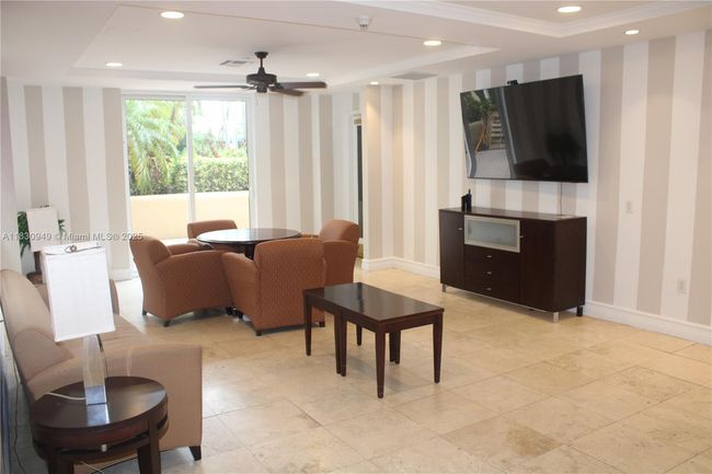 APT-1707 - 520 Se 5 Th Ave, Condo with 1 bedrooms, 1 bathrooms and null parking in Fort Lauderdale FL | Image 47