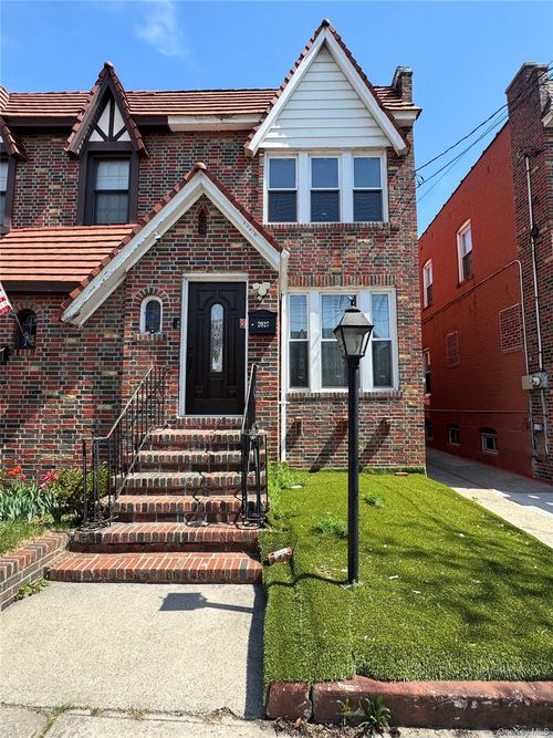 2027 E 35th St, Brooklyn, NY, 11234-4921 | Card Image