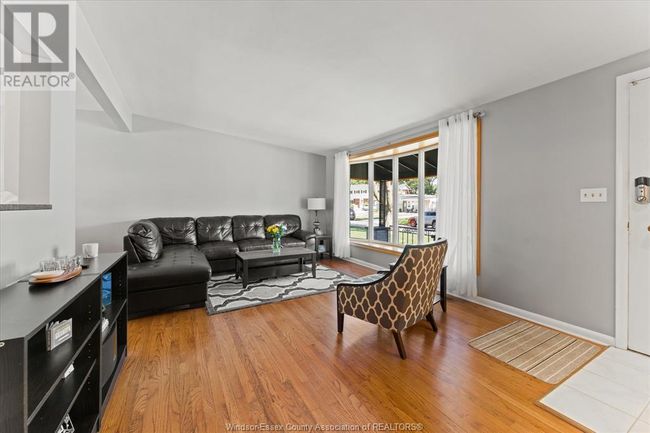 1568 St Gabriel Crt, Home with 3 bedrooms, 2 bathrooms and null parking in Windsor ON | Image 11