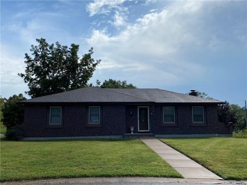 3 E Terrace St, Paola, KS, 66071-2071 | Card Image