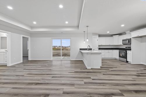 605 E Eureka Ave, Pasco, WA, 99301 | Card Image