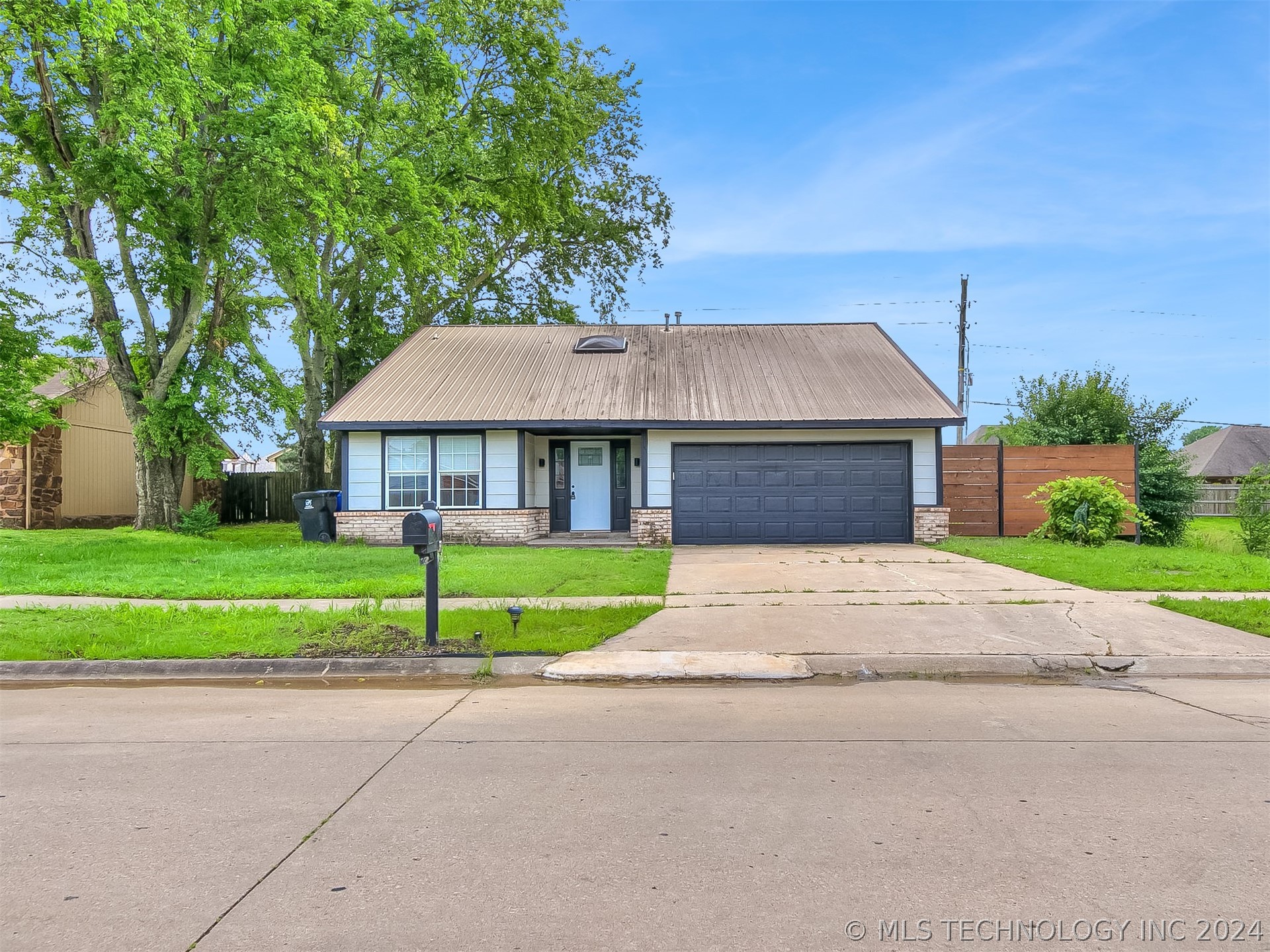 Reno St, Broken Arrow, OK 74012