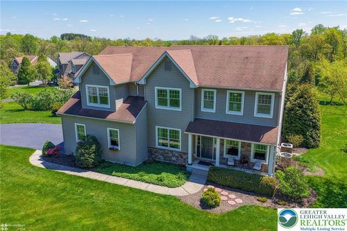 154 Country Chase Dr, Wind Gap, PA, 18091-9677 | Card Image