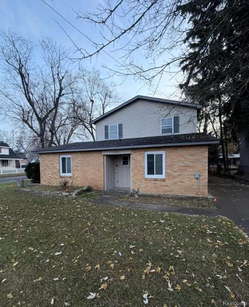 1000 Howard St, Mount Morris, MI, 48458-1702 | Card Image
