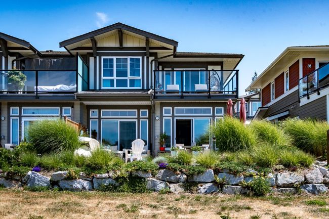 5933 Beachgate Lane, Townhouse with 4 bedrooms, 3 bathrooms and 2 parking in Sechelt BC | Image 3