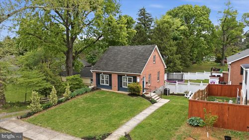 410 E Hunter St, CHARLES TOWN, WV, 25414-1150 | Card Image