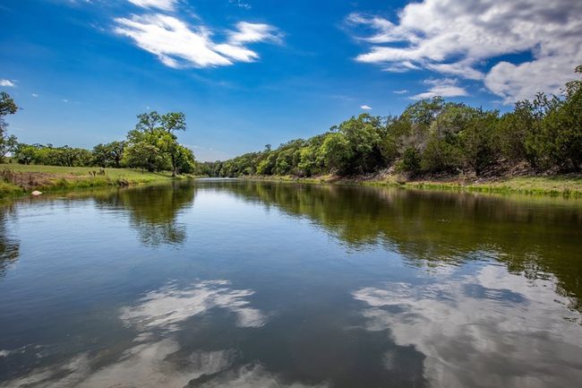 556 Cliff View Loop, Home with 6 bedrooms, 7 bathrooms and null parking in Harper TX | Image 6