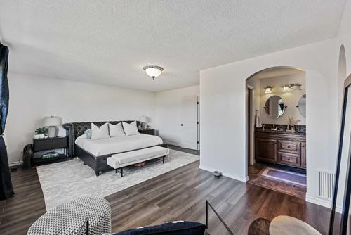 {{alt}} | Card Image