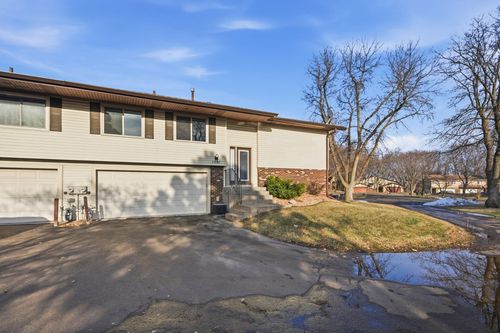 1091 Churchill Pl, Shoreview, MN, 55126-2223 | Card Image