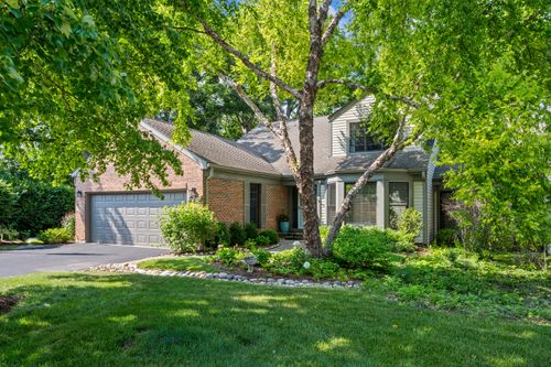95 Warrington Dr, Lake Bluff, IL, 60044-1323 | Card Image