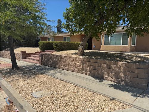 20537 Aetna St, Woodland Hills, CA, 91367-5412 | Card Image