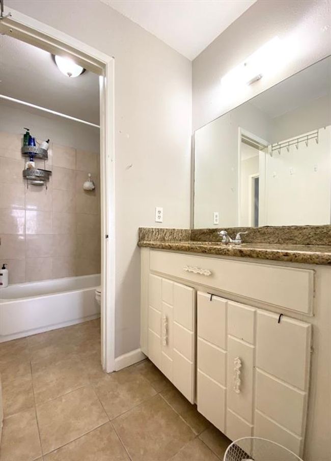 APT-2006 - 8323 Wilcrest Dr, Townhouse with 2 bedrooms, 2 bathrooms and 2 parking in Houston TX | Image 13