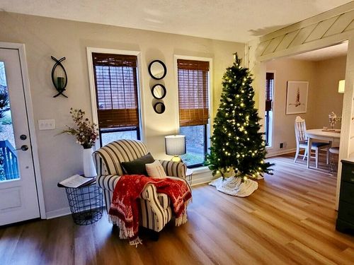 706 Magnolia Way, Woodstock, GA, 30188-4716 | Card Image