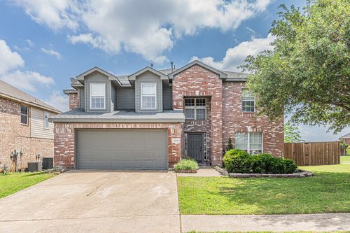 300 Creek Point Ln, Arlington, TX, 76002-3328 | Card Image