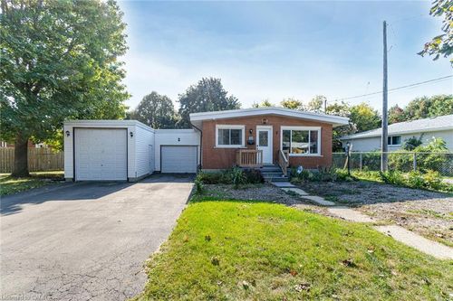 22 Balmoral Dr, Guelph, ON, N1E3N6 | Card Image