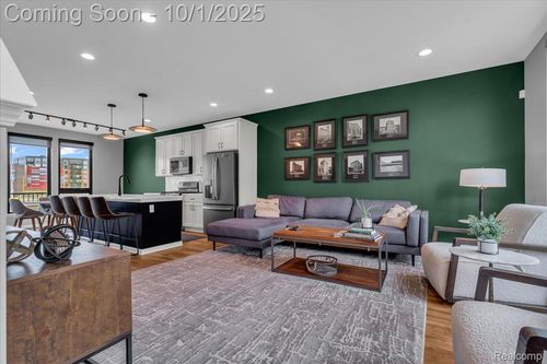 1537 W Fisher Fwy, Detroit, MI, 48216-1289 | Card Image