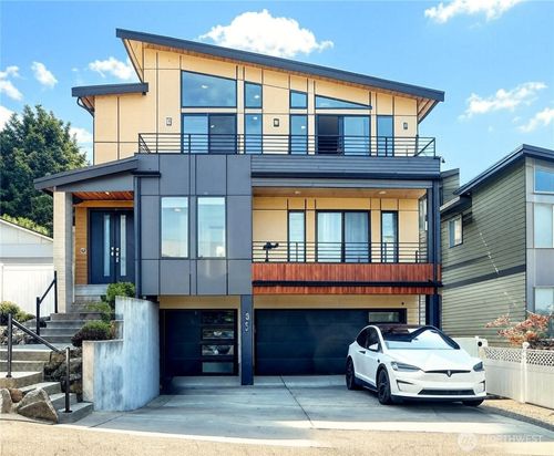 1025 N 36th St, Renton, WA, 98056-1972 | Card Image
