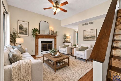 5561 Sw Stonegate Ct, Topeka, KS, 66606-2396 | Card Image