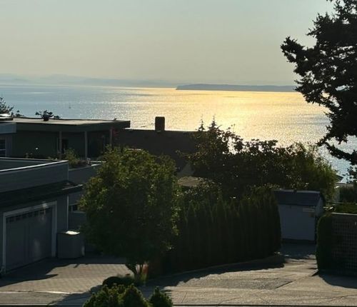 1232 Foster St, White Rock, BC, V4B3X1 | Card Image