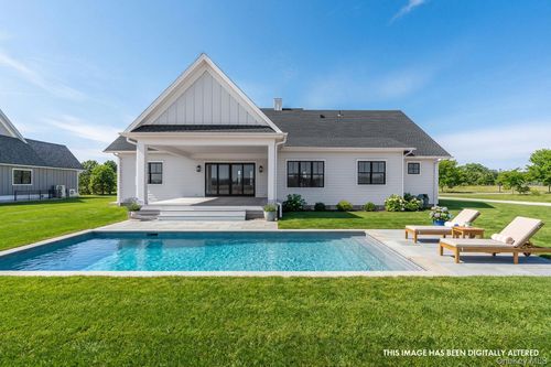 25 Club Dr, Baiting Hollow, NY, 11933-1242 | Card Image