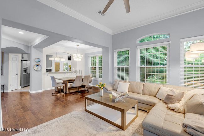 Living and Dining | Image 11