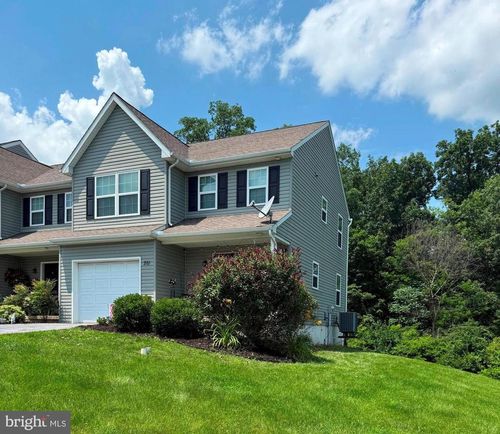 261 Wildflower Dr, East Earl, PA, 17519-8805 | Card Image