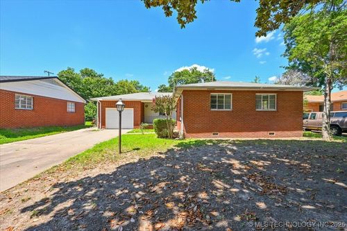1025 E 53rd St, Tulsa, OK, 74105-5614 | Card Image